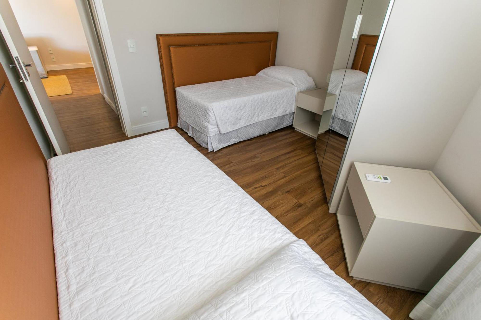 Apartamento com 2 Quartos e Varanda