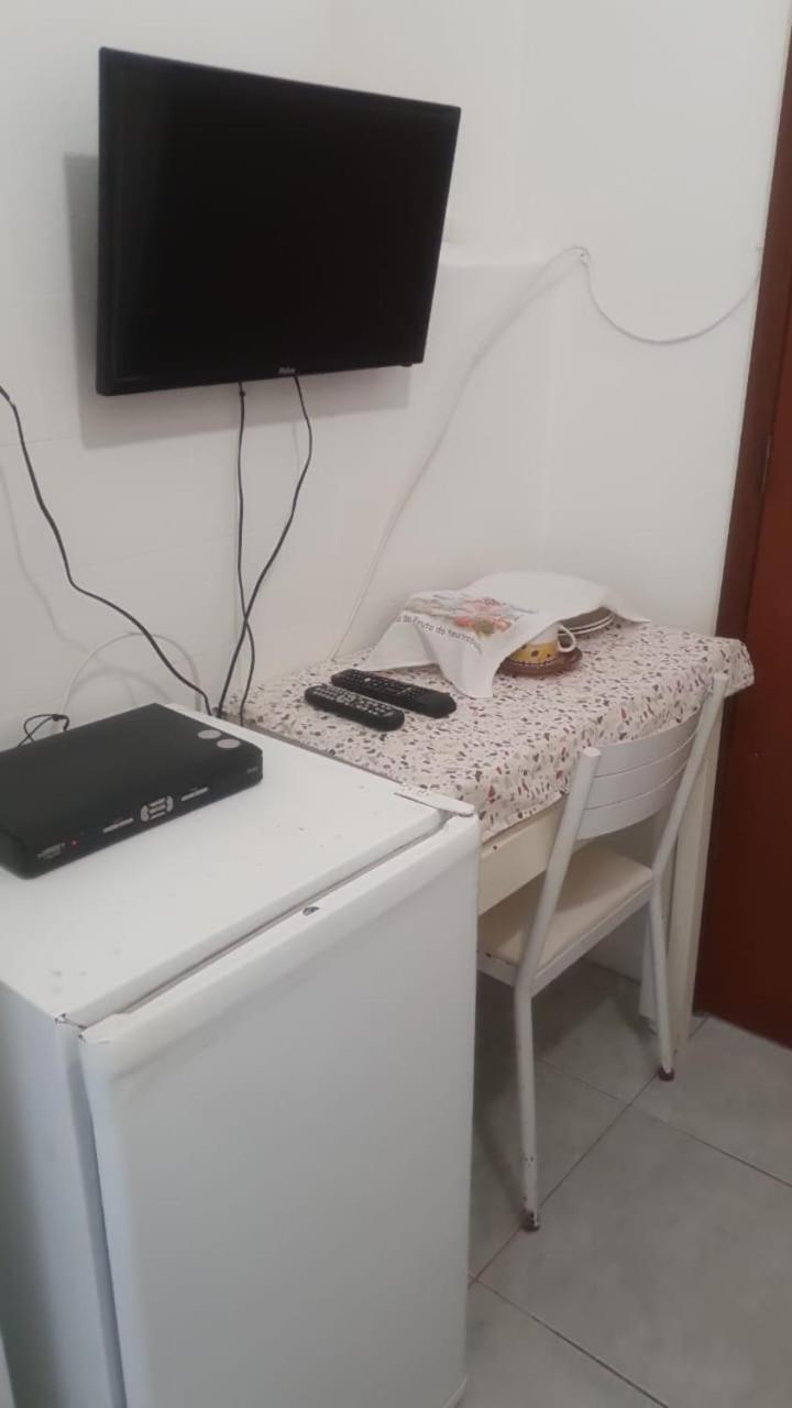 Quarto Econômico com 2 Camas de Solteiro