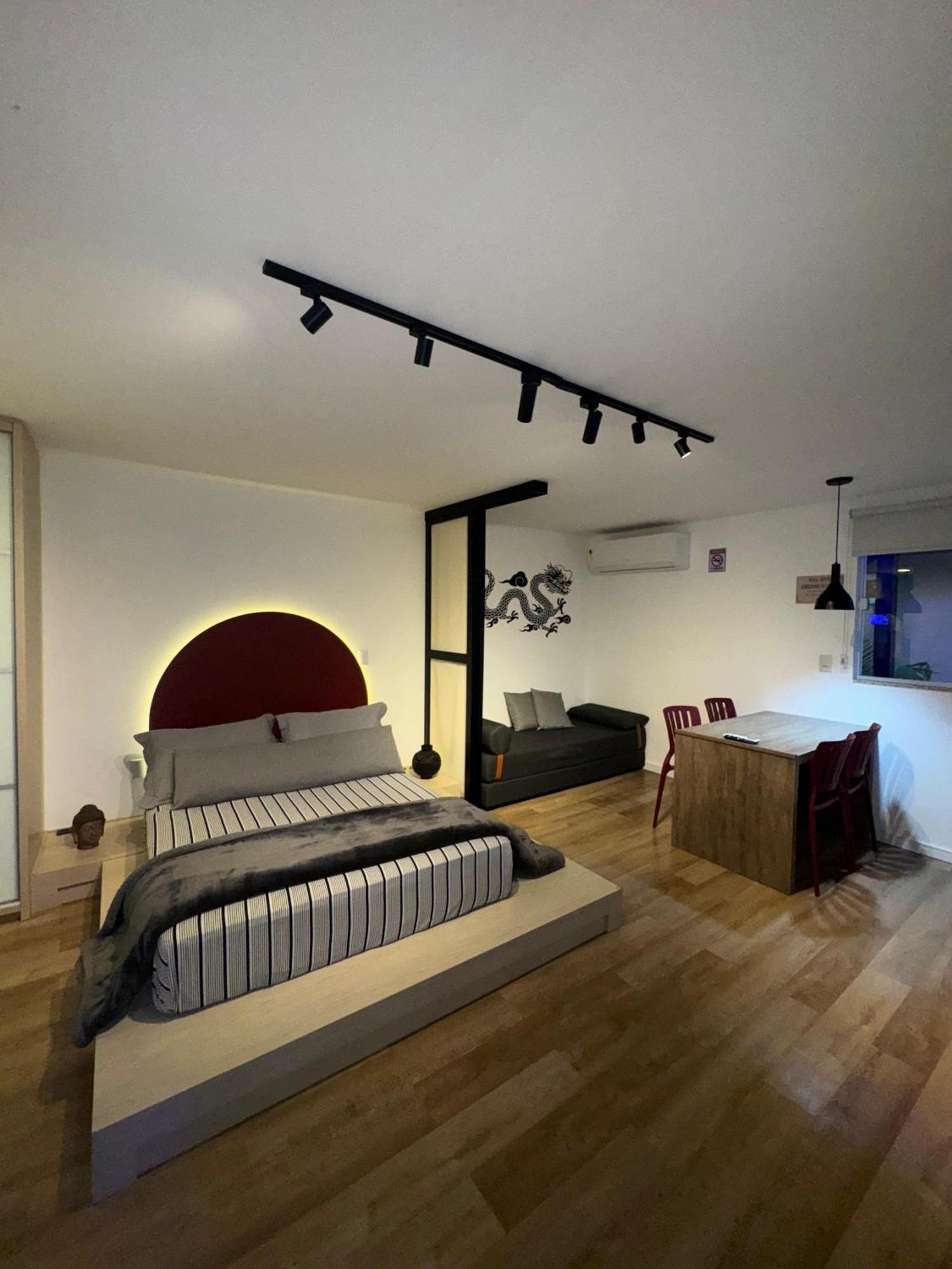 Deluxe Studio